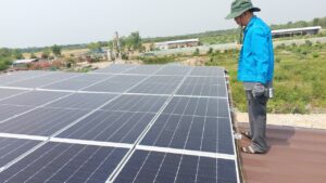 Tấm pin năng lượng mặt trời lắp đặt cho hệ thống